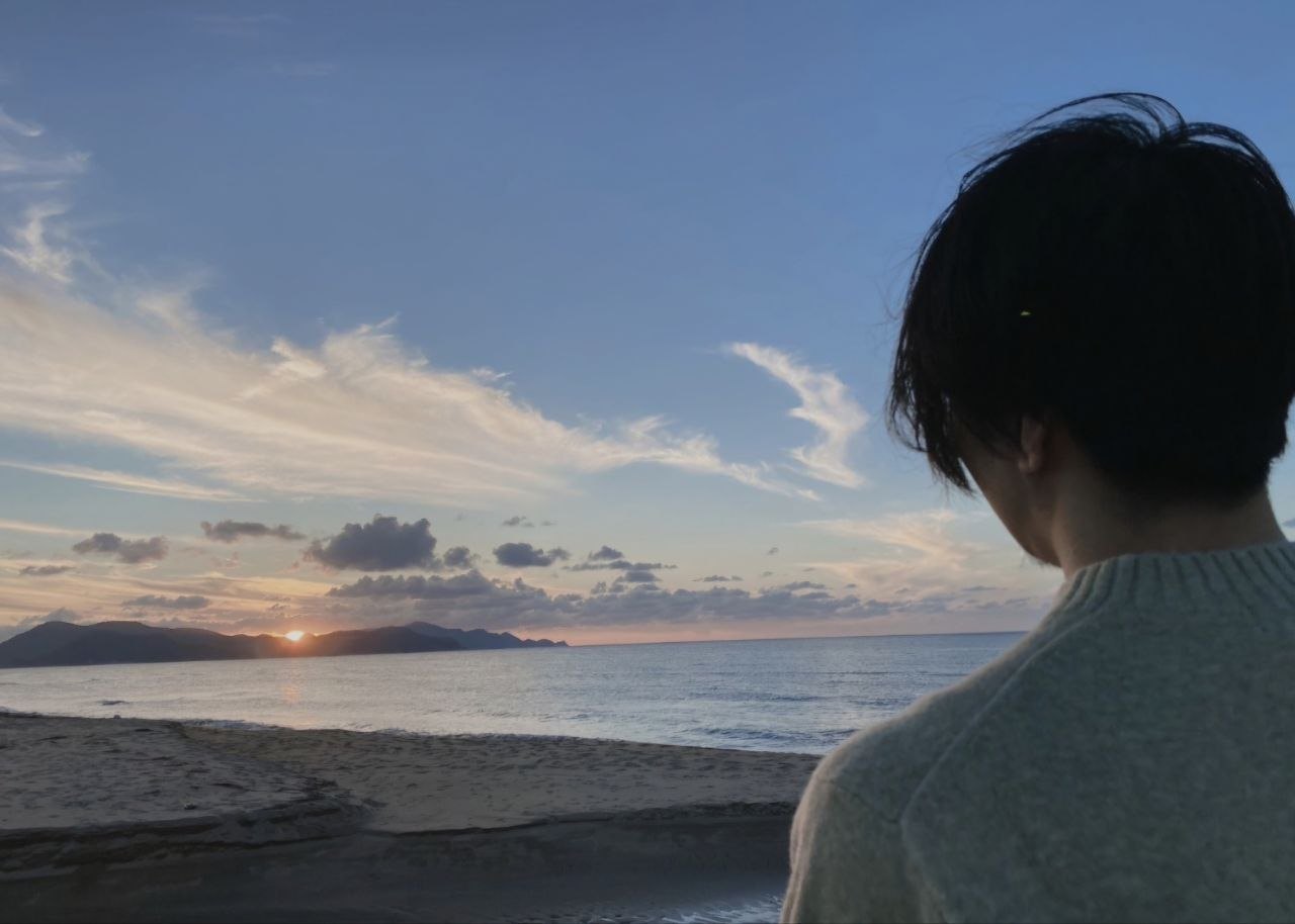 Soma Furuie looking at the sea